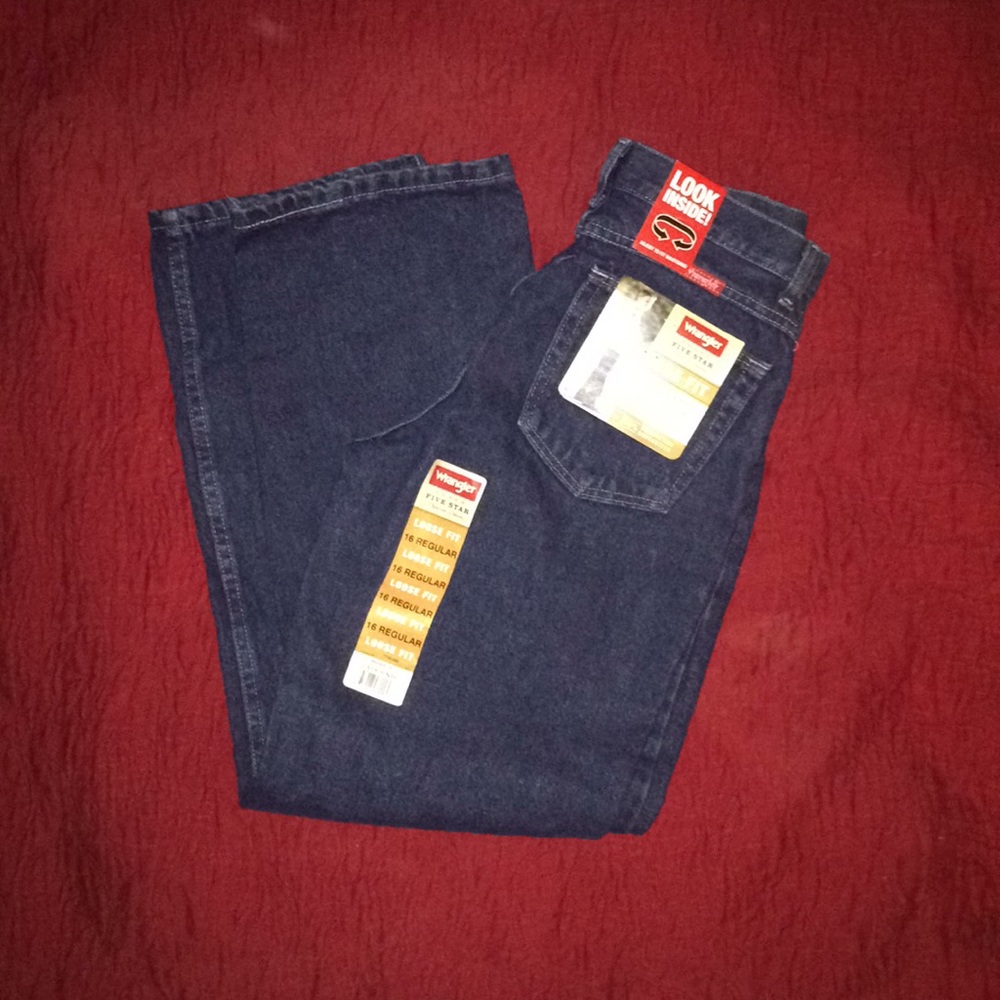 NWT Wrangler Loose Fit Jeans Size 16 Regular